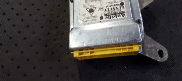 Renault Laguna I Airbag control unit/module 550758800 8200142184