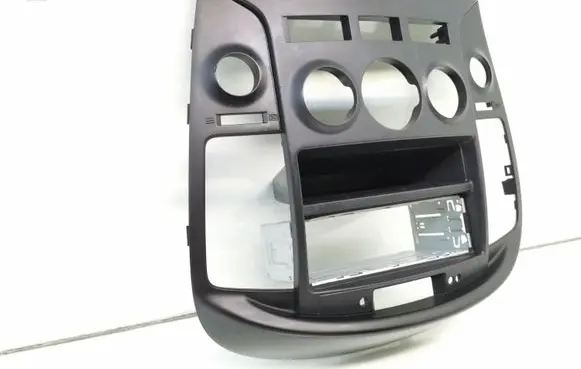 Radio/GPS head unit trim