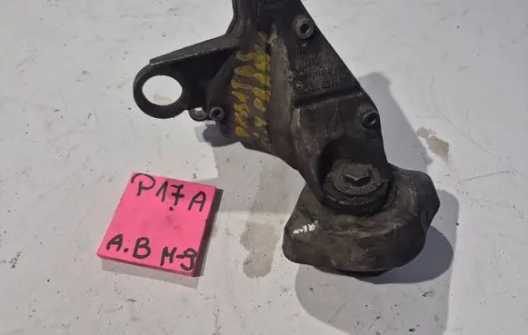 Volkswagen PASSAT B5 Gearbox mounting bracket 8D0399114S