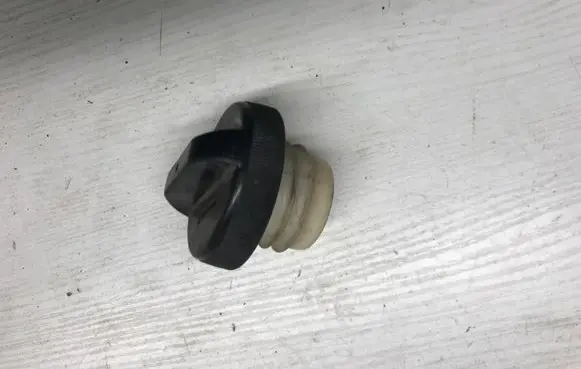 Nissan Sunny Fuel tank filler cap 