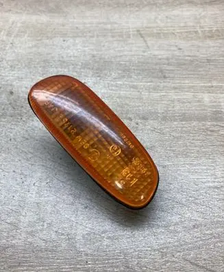 Front fender indicator light
