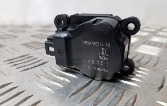Ford C-MAX II Air flap motor/actuator 3M5H19E616AB