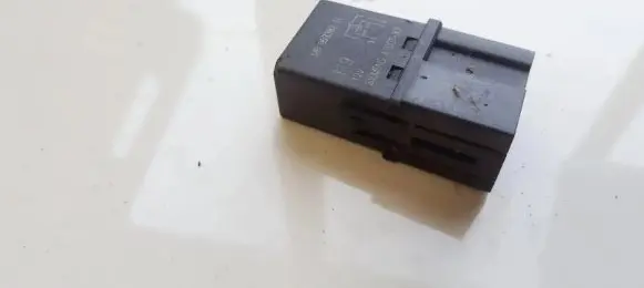 Volvo S40, V40 Other relay MB953382