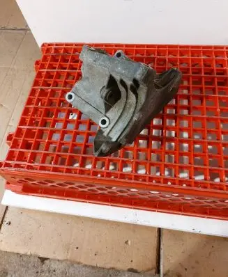 Audi A8 S8 D3 4E Engine mounting bracket 077260885N