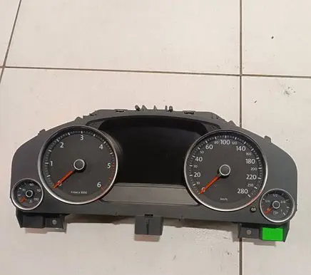 Volkswagen Touareg II Speedometer (instrument cluster) 7P6920880P 0263677026