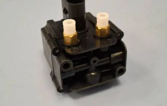 BMW 5 GT F07 Air suspension compressor/pump 37206875176