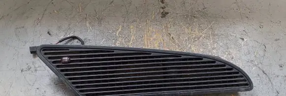 BMW 7 E38 Dash center air vent grill