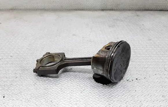 Ford Mondeo MK IV Piston with connecting rod
