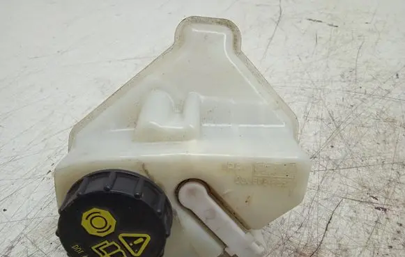 Volvo S60 Brake fluid reservoir 03350885571