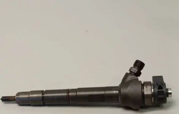 Volkswagen Golf VII Fuel injector 0445110477 04L130277AJ