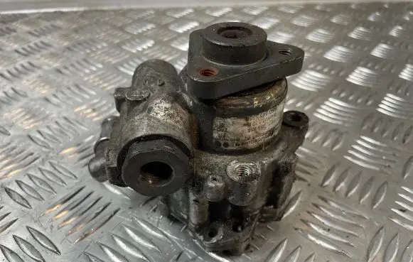 Audi A4 S4 B5 8D Power steering pump