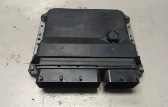 Toyota Avensis T270 Engine control unit/module 8966105D22
