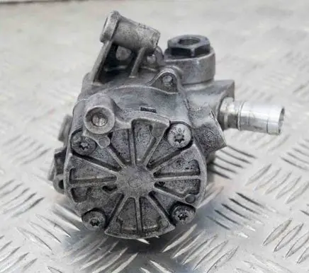 Mercedes-Benz E W210 Power steering pump 210829412