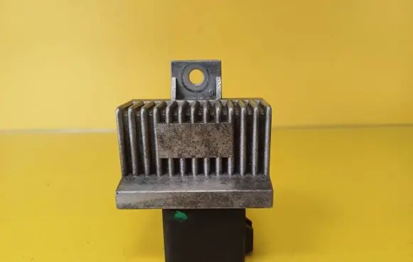 Glow plug pre-heat relay