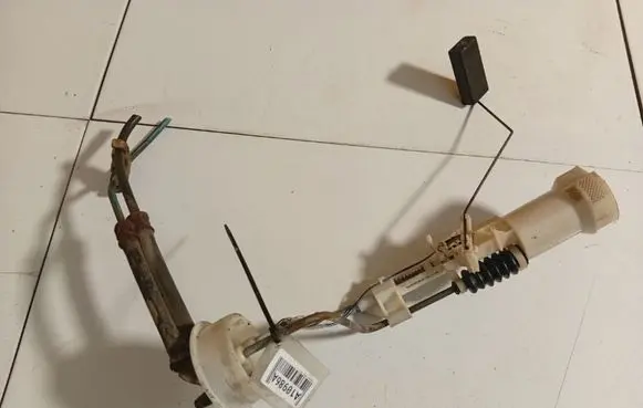 Volkswagen PASSAT B4 Fuel level sensor 