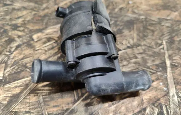 Volvo XC60 Electric auxiliary coolant/water pump 9017985A