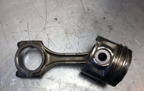 Toyota Avensis T250 Piston with connecting rod 13101-0R010 13201-26010