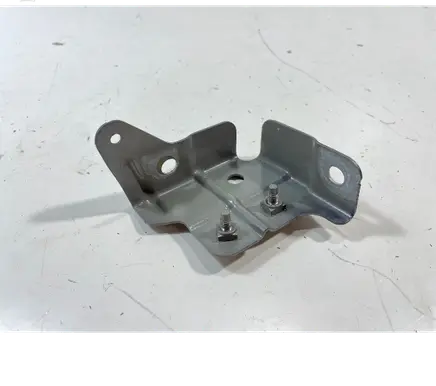 Nissan Leaf II (ZE1) Fender mounting bracket 631615sk0a