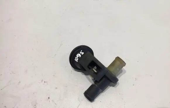 Volkswagen PASSAT B5.5 Coolant heater control valve 4A0819809