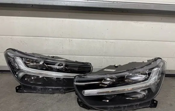 Volvo XC40 Headlights/headlamps set 31655982 31655980