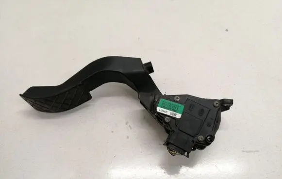 Volkswagen PASSAT B5.5 Accelerator throttle pedal 8D1721523E 6PV00837503
