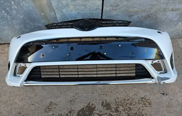 Toyota Avensis T270 Front bumper 52119-05230
