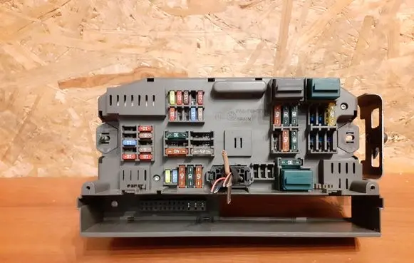 BMW X5 E70 Fuse box set 6931690 518966010B