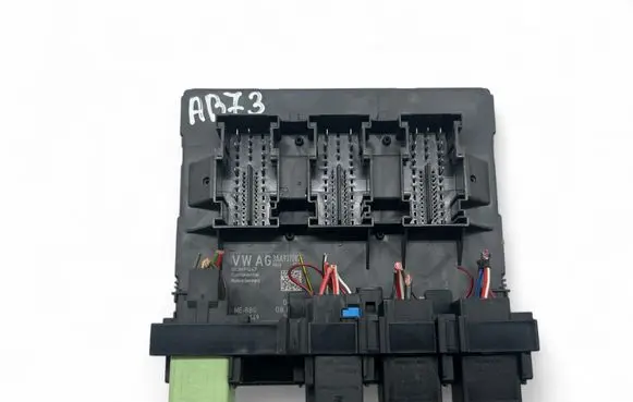 Volkswagen PASSAT B7 Central body control module 3AA937087E
