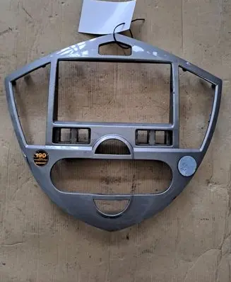 KIA Carens I Radio/GPS head unit trim 