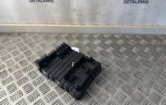 Volkswagen PASSAT B6 Fuse module 3C0937125