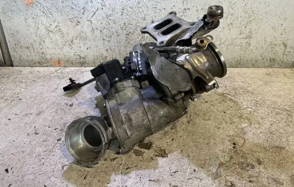 Volkswagen Jetta VI Turbo 8178080011 1100808210 06K145701R