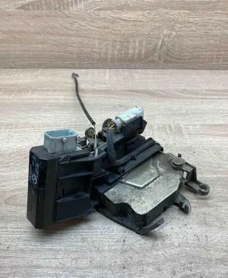 BMW 5 E39 Front door lock 8352165 406207
