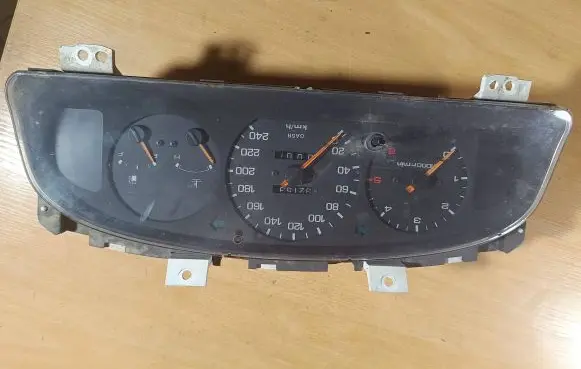 Mazda 626 Speedometer (instrument cluster) PLH90B