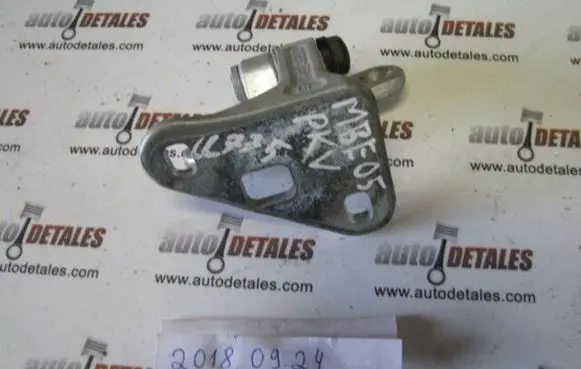 Mercedes-Benz E W211 Front door upper hinge