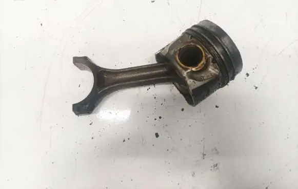 Ford Galaxy Piston with connecting rod
