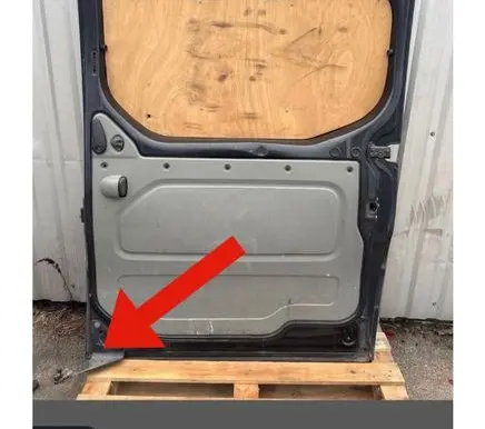 Opel Vivaro Sliding door lower roller guide/hinge 312012J 65708