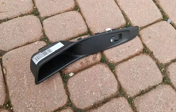 Opel Grandland X Electric window control switch YP00037777
