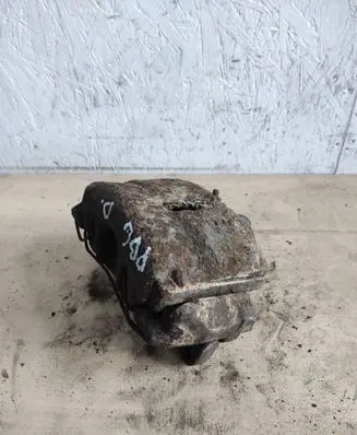 Volkswagen PASSAT B6 Front brake caliper