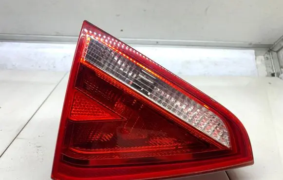 Audi A5 8T 8F Tailgate rear/tail lights 8T0945093