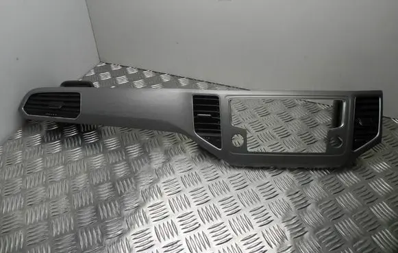 Volkswagen Golf Sportsvan Radio/GPS head unit trim 518858061D I7936