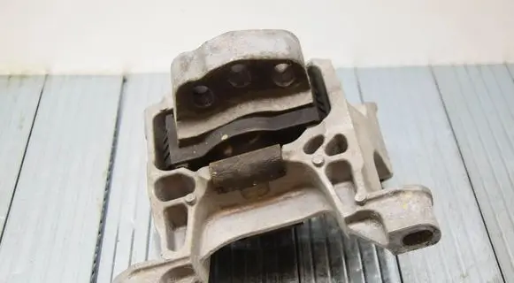 Mazda CX-5 Engine mount bracket KD45K1442