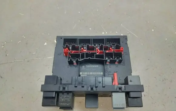 Volkswagen PASSAT B6 Comfort/convenience module 3C0937049J F005V00530 H377S1301