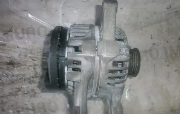 Toyota Avensis T220 Generator/alternator 0124315024