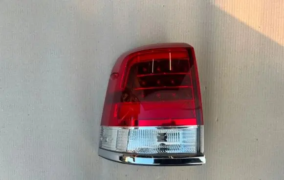 Toyota Land Cruiser (J200) Rear/tail lights