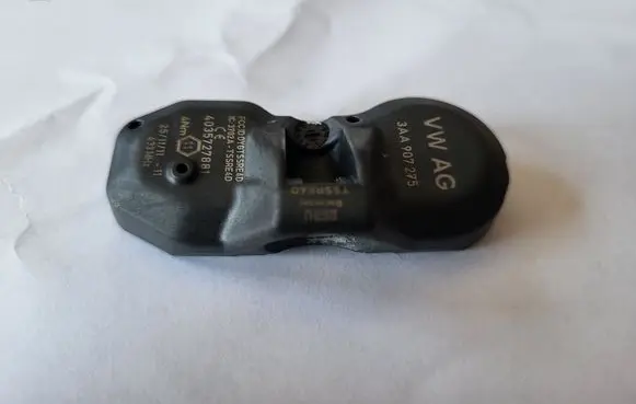 Volkswagen PASSAT B7 Tire pressure sensor 