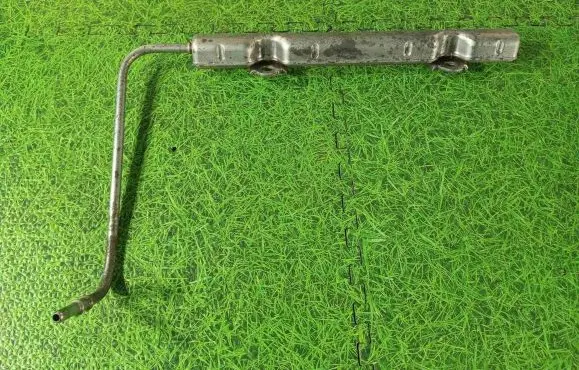 Toyota Prius (NHW20) Fuel distributor 2325021020