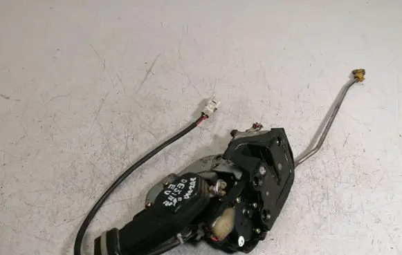 Suzuki Grand Vitara I Front door lock