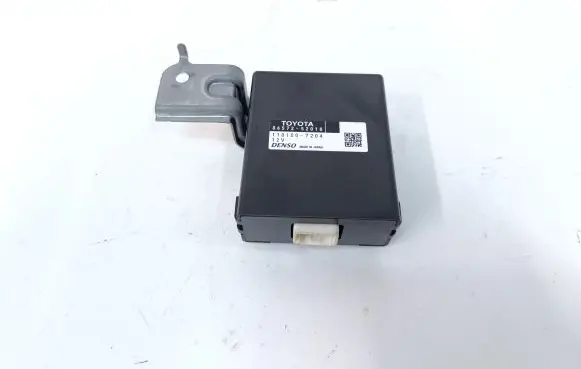 Toyota Prius c Alarm control unit/module 8657252010 1101007204