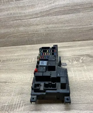 Volvo V70 Fuse module 8678449 518787205
