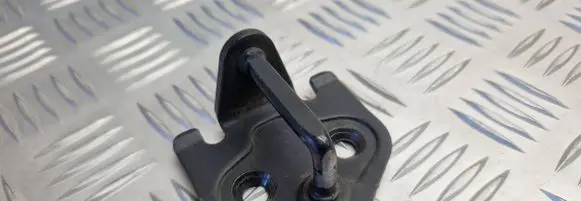 Ford Focus Front door lock loop/hook striker 3M51R21982BF